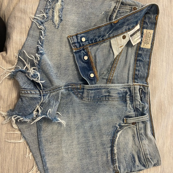 Levi’s 501 jean shorts - Picture 6 of 7